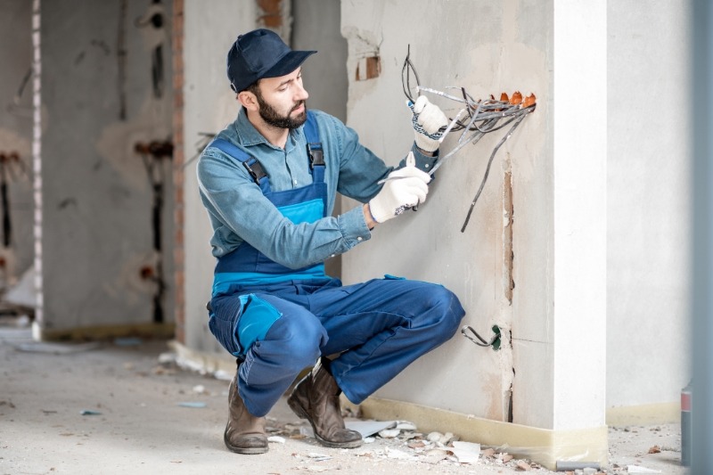 electrical-spotters | Fast Labour Hire An image of an electrical spotter working at a site